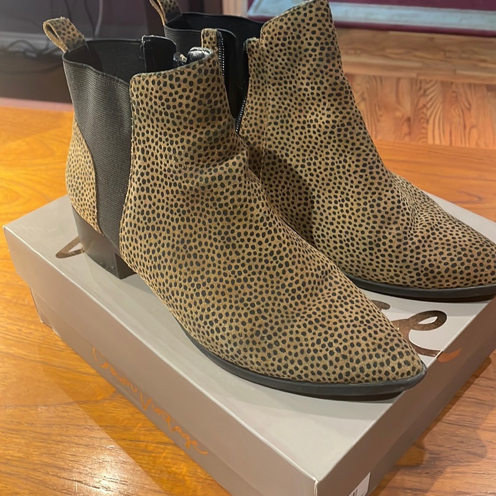Crown Vintage Cheetah Booties - 9.5